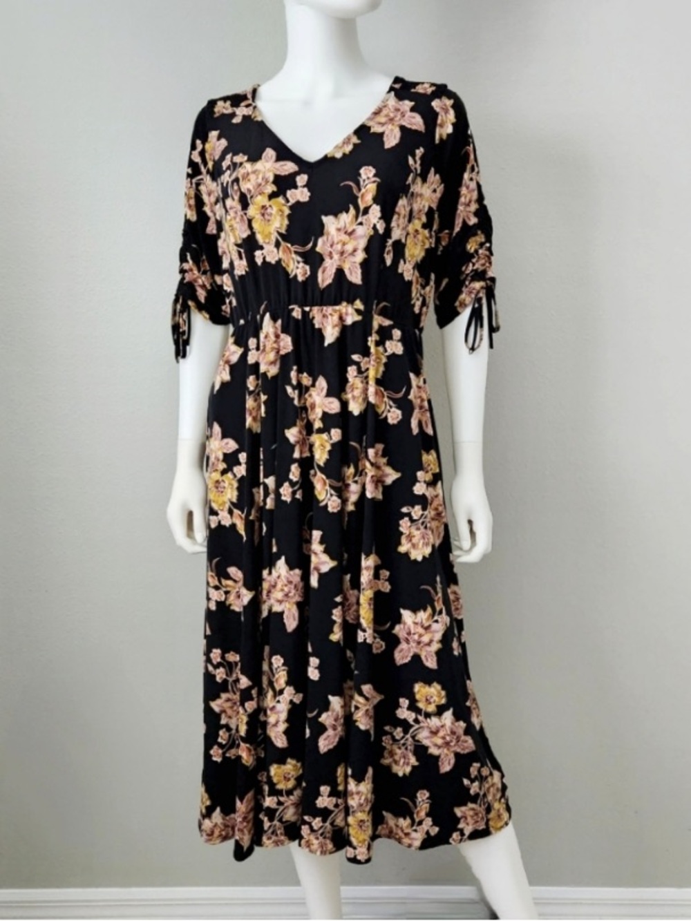 Torrid Long Black Pullover Flowy Dress With Floral Pattern & Pockets, Size 14/16